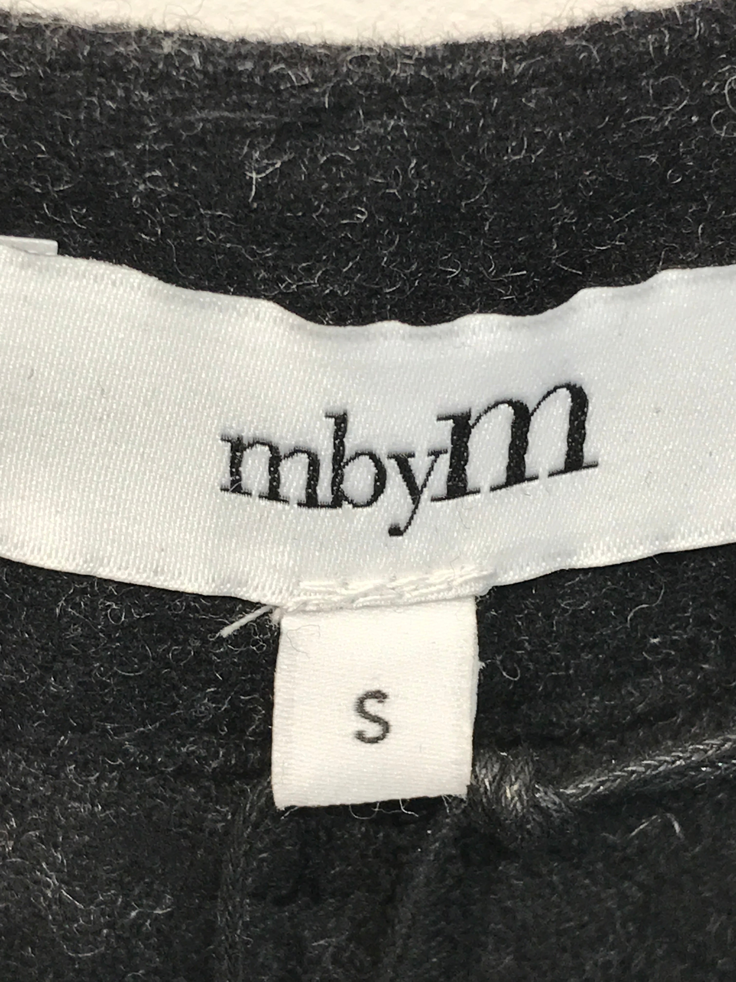 M by M Bukser